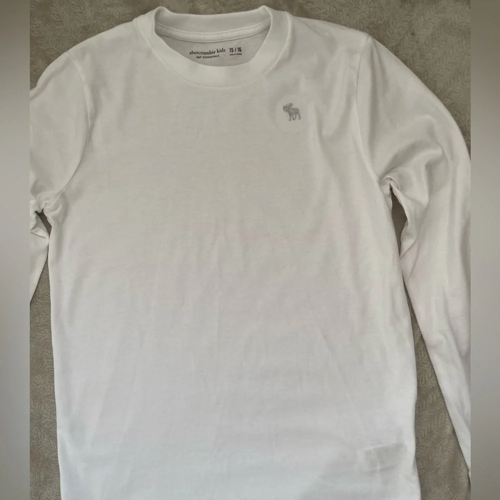 Abercrombie & Fitch White Long-Sleeve Crew Top with‎ Subtle Logo